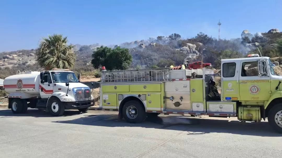 Bomberos atiende atiende fuerte incendio en pastizal