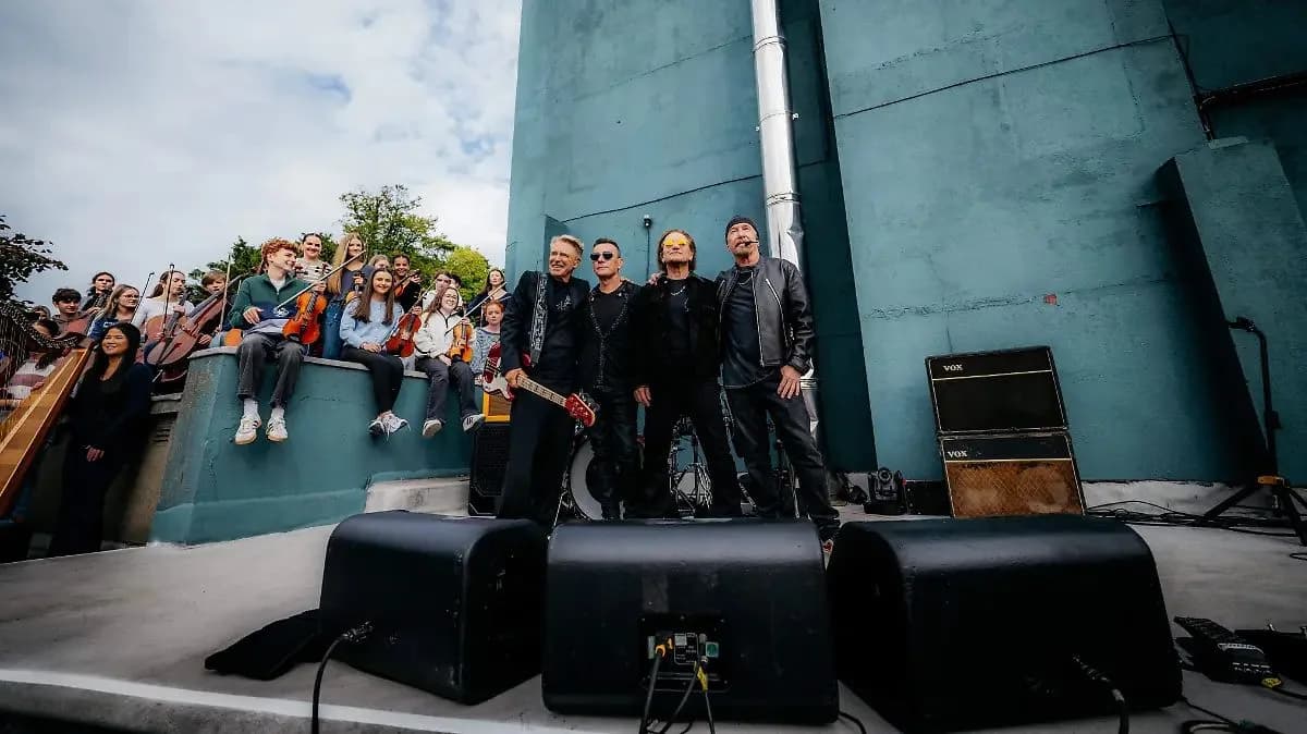 U2 celebra 50 años regresando a la escuela donde comenzó su historia